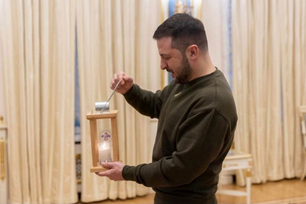 Letos to dejanje še posebej cenijo, Luč miru tudi pri Zelenskem